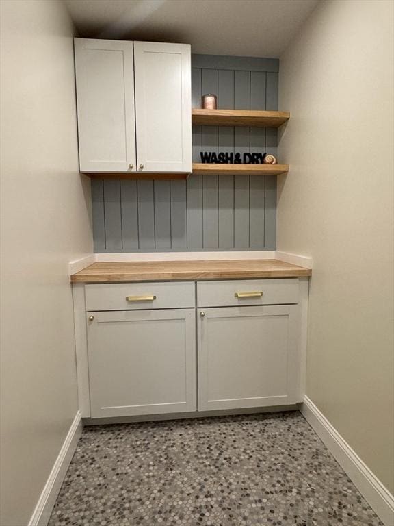 8 Melanie Ln, Mattapoisett, MA 02739 - detailed view of baseboards