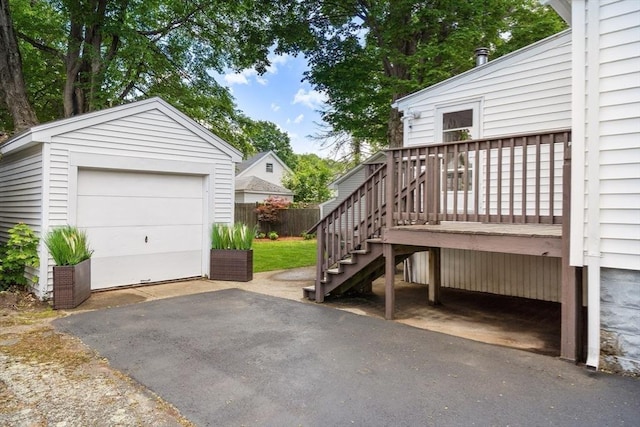 7 Coolidge Rd, Danvers, MA 01923 - detached garage with driveway