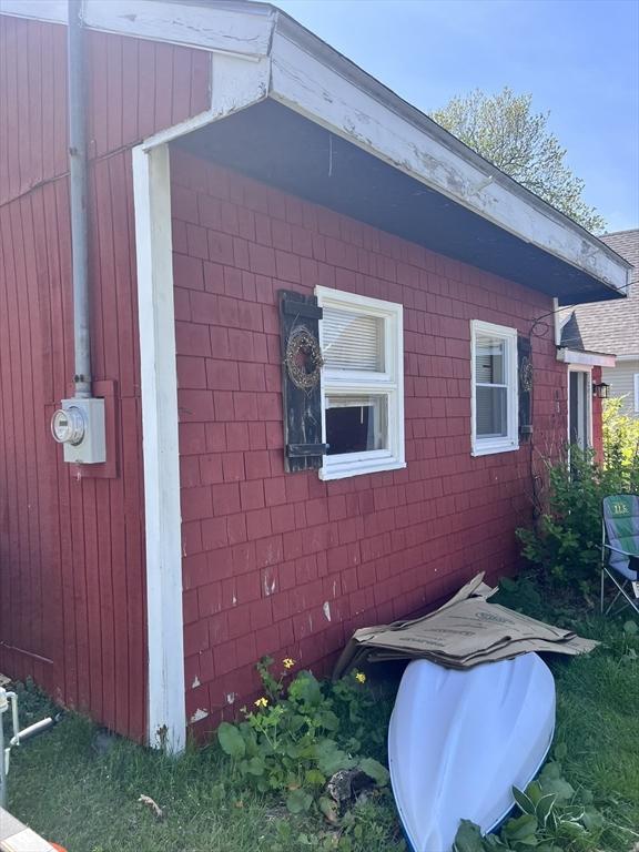 18 Laurel Ave, Sterling, MA 01564 - view of side of home