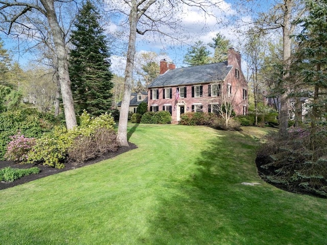 view of green lawn