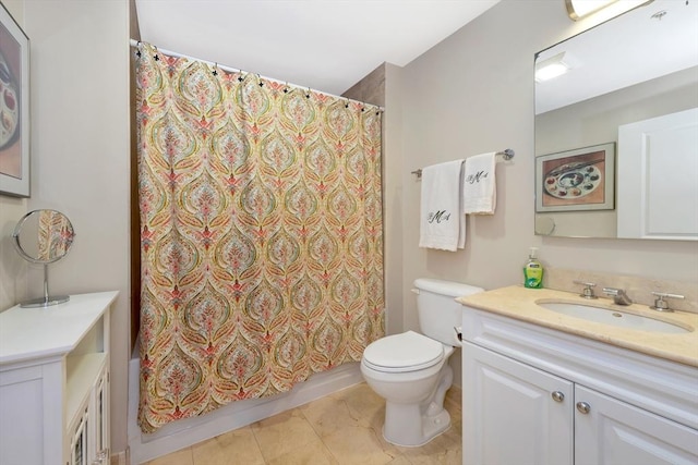 full bathroom featuring vanity, shower / bathtub combination with curtain, and toilet