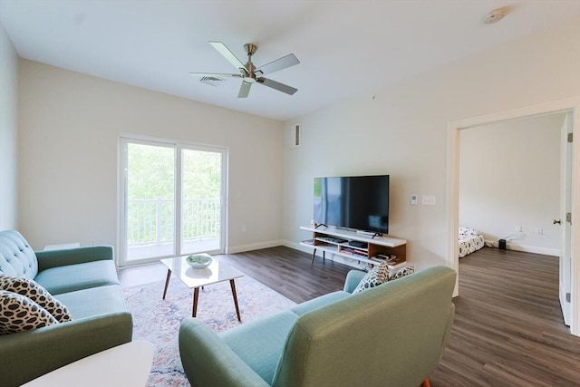living room featuring dark wood-style floors, a ceiling fan, and baseboards