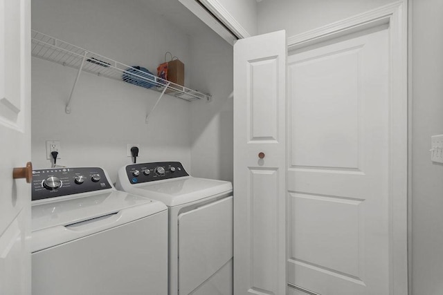 15 Spadina, Warwick, RI 02889 - laundry room featuring washing machine and dryer