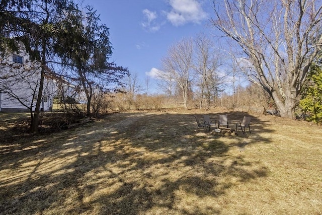 view of yard featuring an outdoor fire pit