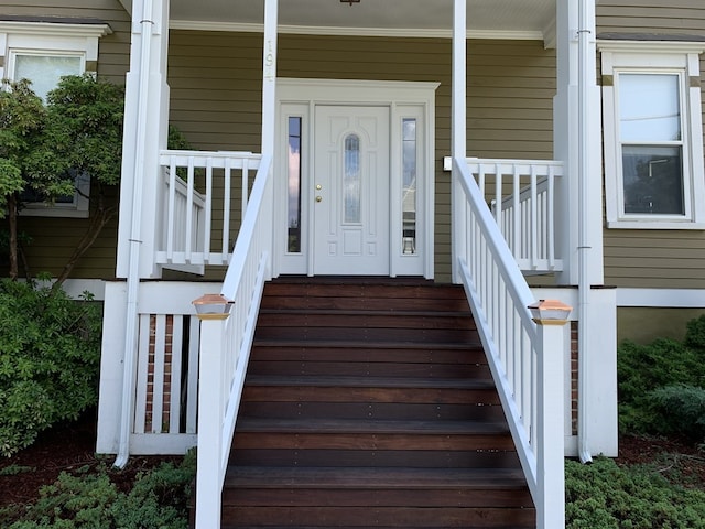 property entrance with covered porch