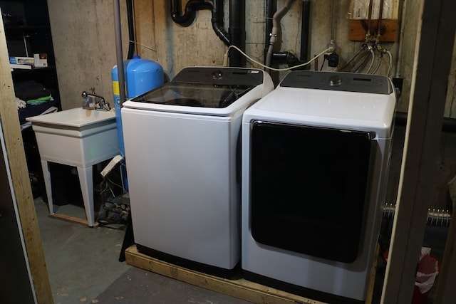 laundry area with washer and clothes dryer