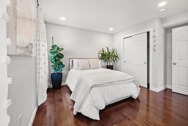 bedroom with recessed lighting, a closet, baseboards, and hardwood / wood-style flooring