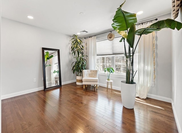 unfurnished room featuring baseboards and hardwood / wood-style flooring