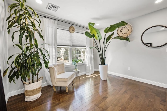 sitting room featuring visible vents, recessed lighting, baseboards, and hardwood / wood-style flooring