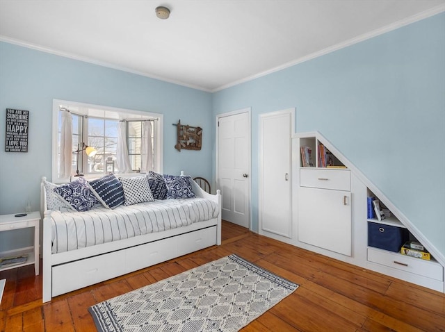 living room featuring crown molding and hardwood / wood-style flooring