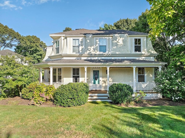 view of front of property featuring a front lawn and covered porch