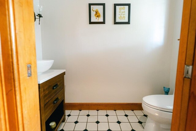 9 Buffalo Run, Southborough, MA 01772 - half bath featuring vanity, baseboards, and toilet