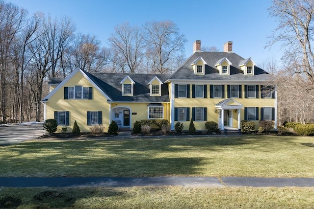 view of front of property with a front lawn