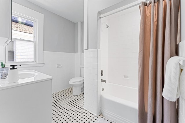 full bathroom with shower / bath combination with curtain, vanity, toilet, and tile walls