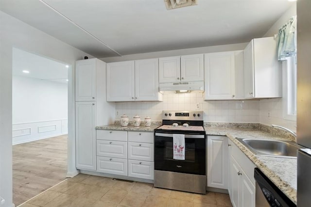 kitchen with light hardwood / wood-style floors, decorative backsplash, sink, appliances with stainless steel finishes, and white cabinets