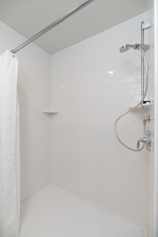 bathroom featuring a shower with curtain