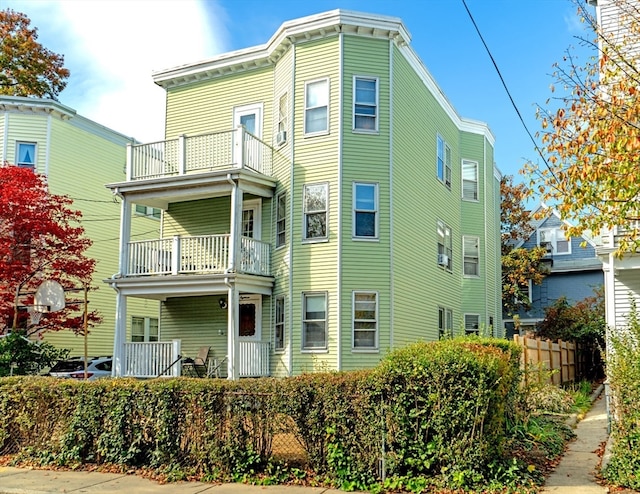 view of front of property featuring a balcony