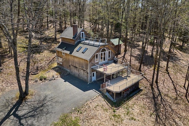 bird's eye view with a wooded view