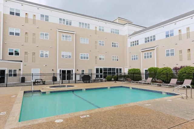 211 Central St Unit A305, Norwood, MA 02062 - community pool with a community hot tub and a patio
