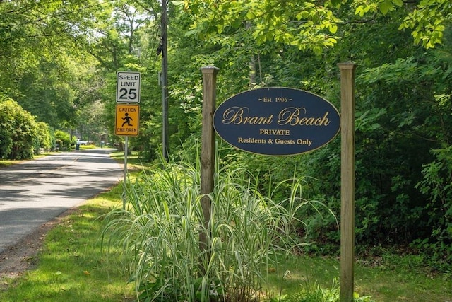 25 Brandt Beach Ave, Mattapoisett, MA 02739 - community / neighborhood sign featuring driveway