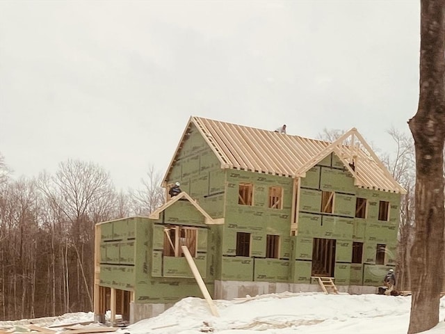 view of front facade featuring metal roof