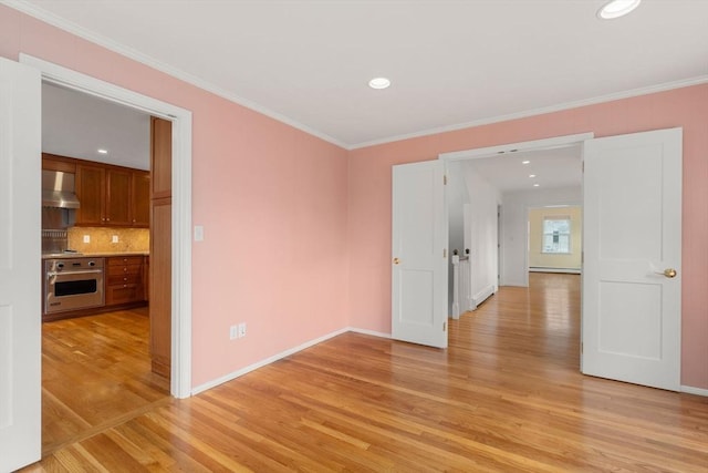 empty room with light wood-style floors, recessed lighting, baseboards, and ornamental molding