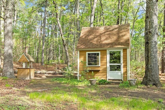 4 Clarke Rd, Littleton, MA 01460 - view of outdoor structure featuring an outbuilding