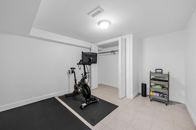 exercise room featuring baseboards