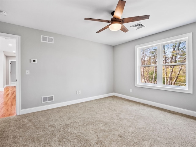 carpeted empty room featuring ceiling fan