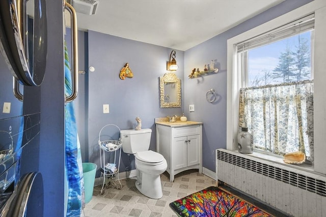 full bath featuring visible vents, toilet, radiator, baseboards, and vanity