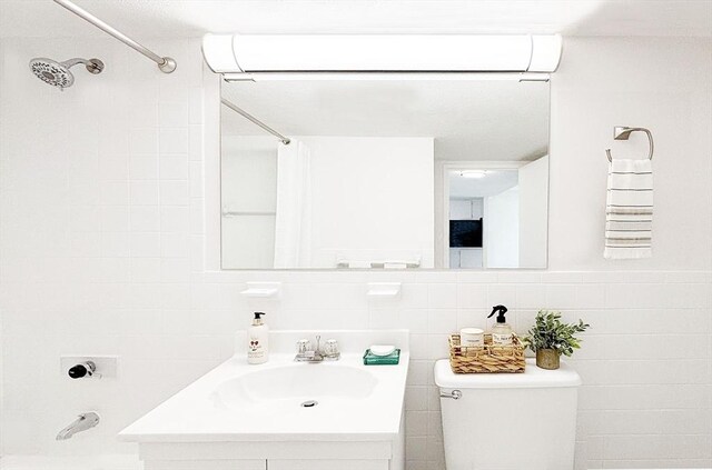 585 Revere Beach Pkwy Unit 410, Revere, MA 02151 - full bath featuring toilet, vanity, and tile walls