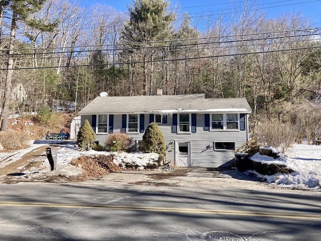 view of front of property
