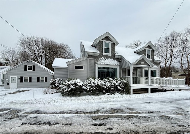 view of front of property
