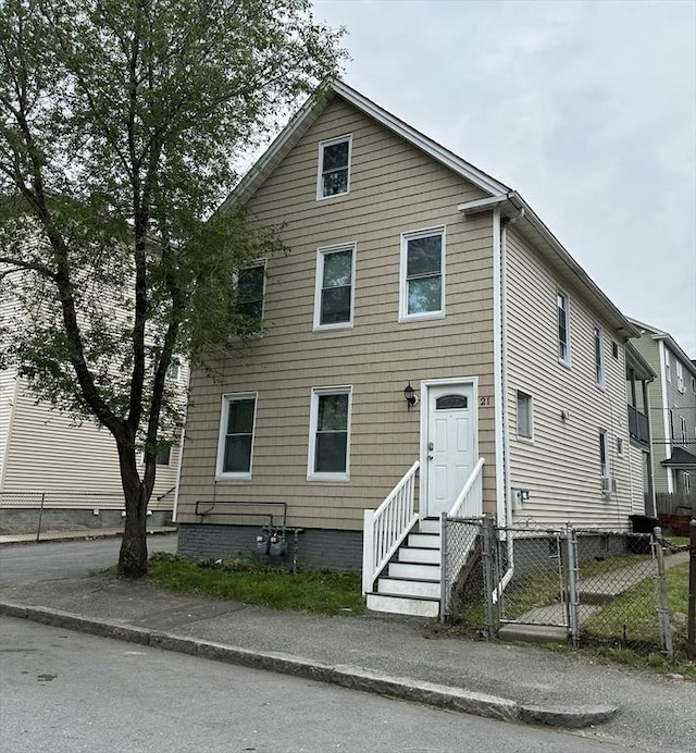 21 Sigel St, Worcester, MA 01610 - view of front of property featuring a gate
