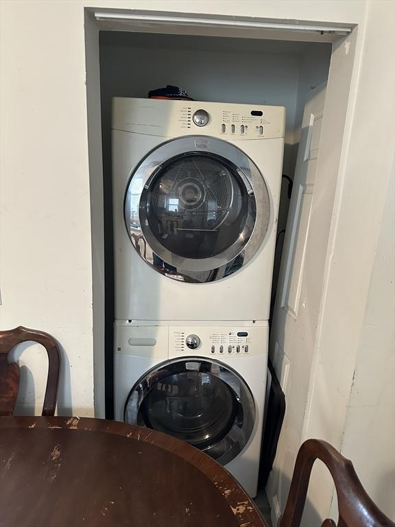 21 Sigel St, Worcester, MA 01610 - laundry area with stacked washer / dryer