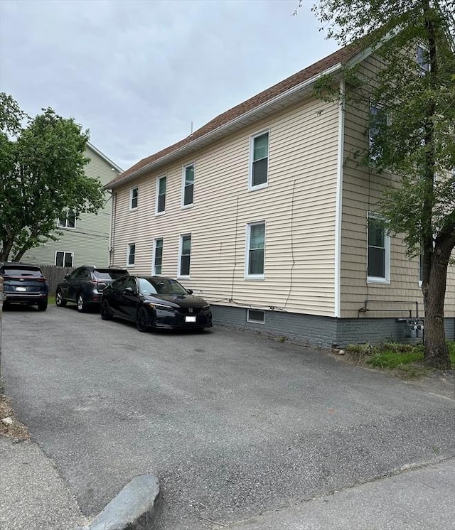 21 Sigel St, Worcester, MA 01610 - view of side of property