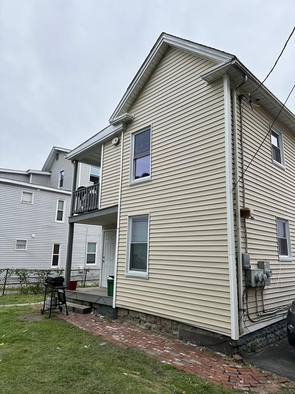 21 Sigel St, Worcester, MA 01610 - back of house with a balcony