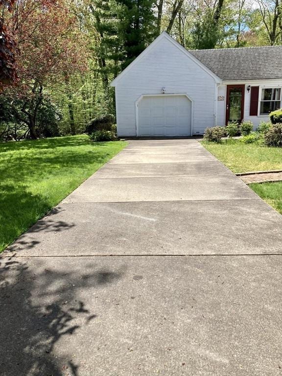 68 Briarbrook Dr, Seekonk, MA 02771 - view of front of property featuring driveway, a front yard, and a garage