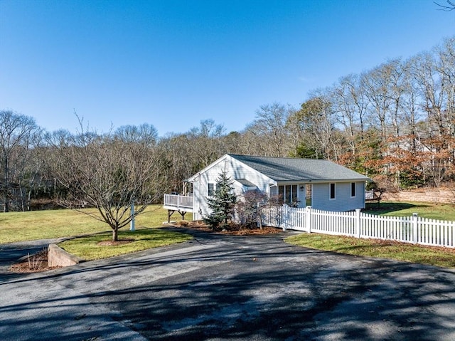 view of front of house with a front lawn