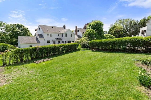 view of green lawn