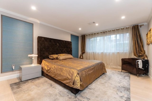 bedroom with visible vents, recessed lighting, baseboards, and ornamental molding