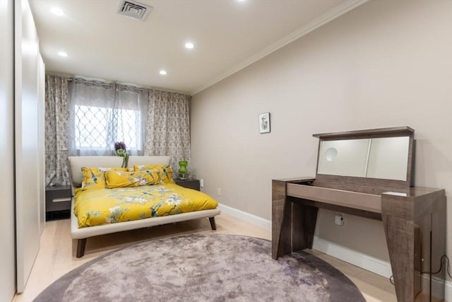 bedroom with visible vents, recessed lighting, crown molding, and baseboards