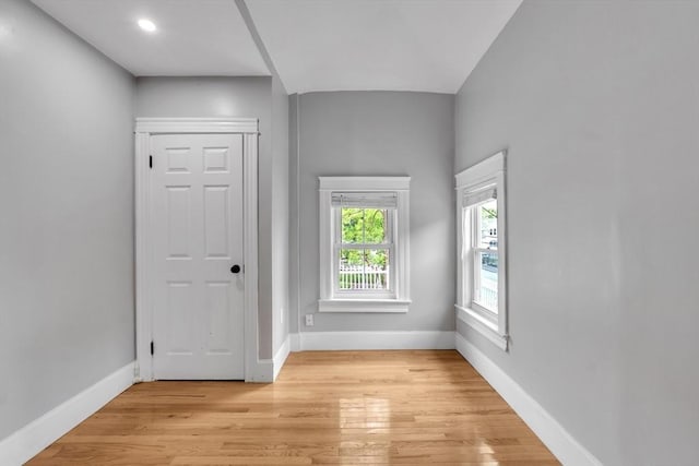 entryway featuring light wood-style floors, baseboards, and recessed lighting