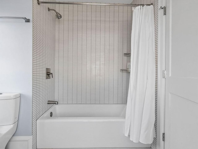 full bath with toilet and shower / bath combination with curtain
