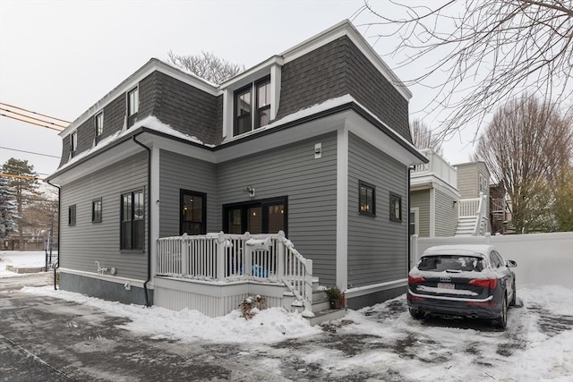 view of front of property featuring a porch