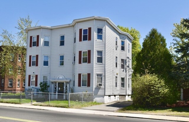 855 Liberty St, Springfield, MA 01104 - view of front facade featuring fence