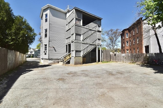 855 Liberty St, Springfield, MA 01104 - exterior space with fence