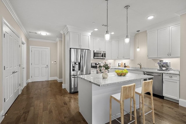 kitchen featuring visible vents, stainless steel appliances, dark wood-type flooring, and a sink