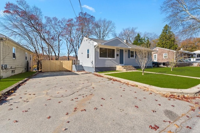 view of front of house featuring a front yard