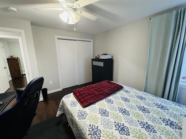 bedroom with dark wood-style flooring, a closet, and a ceiling fan